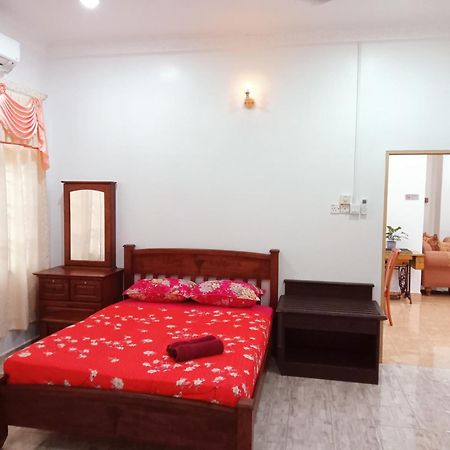 Mawar Camelia Homestay 5 Bedrooms Fully Aircond - Near Airport And Stadium Gong Badak Kuala Terengganu Bagian luar foto