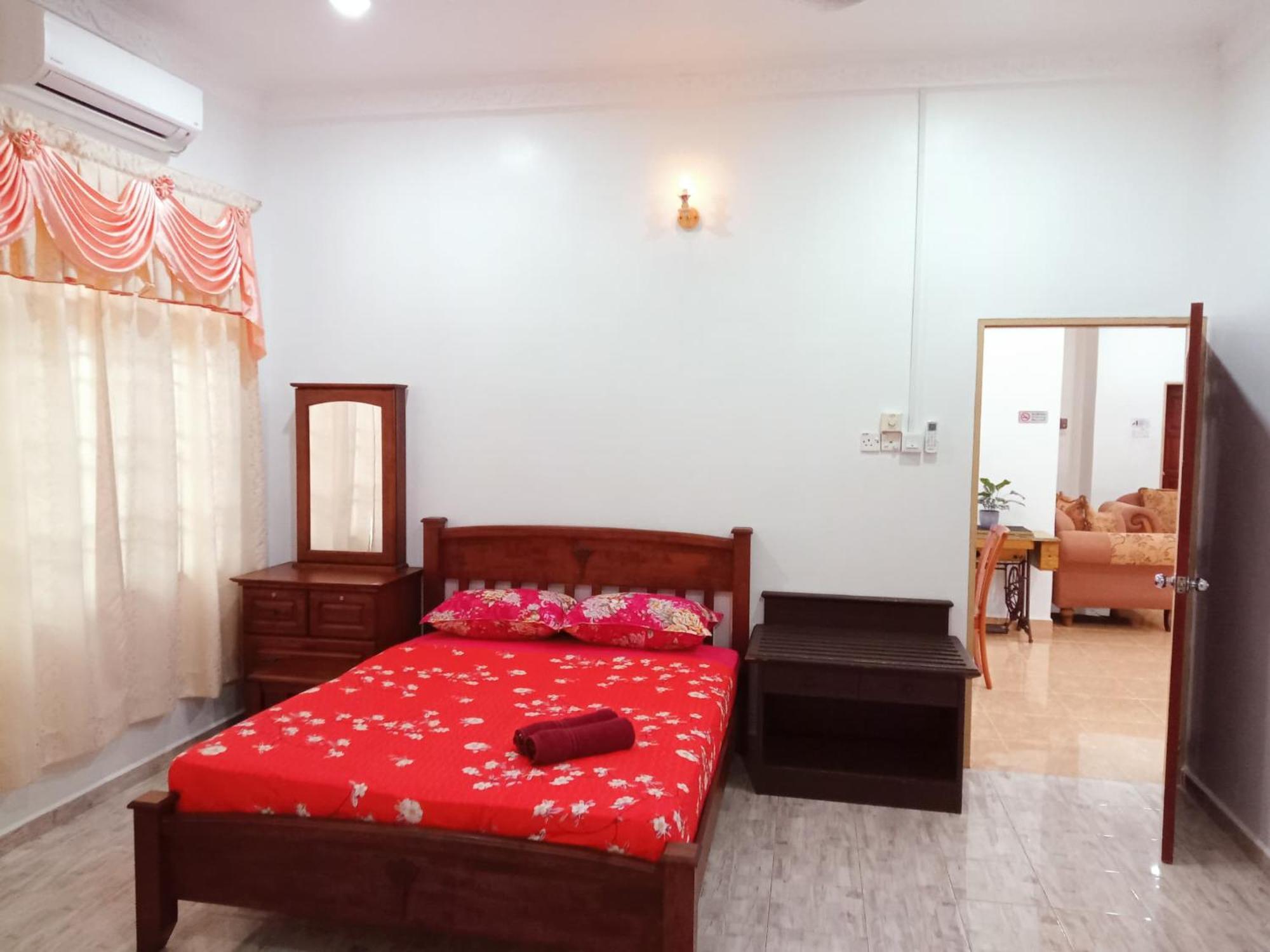 Mawar Camelia Homestay 5 Bedrooms Fully Aircond - Near Airport And Stadium Gong Badak Kuala Terengganu Bagian luar foto