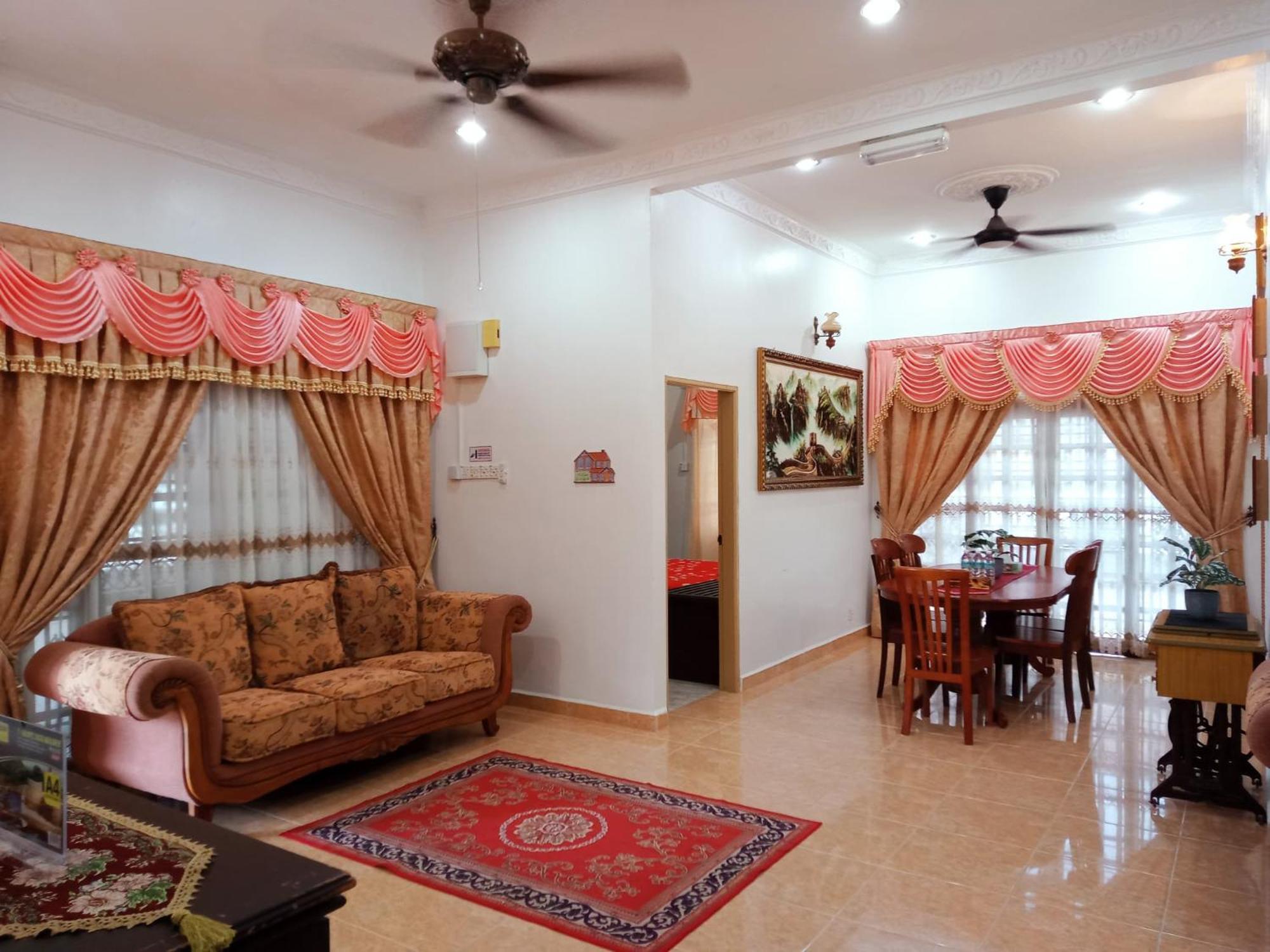 Mawar Camelia Homestay 5 Bedrooms Fully Aircond - Near Airport And Stadium Gong Badak Kuala Terengganu Bagian luar foto