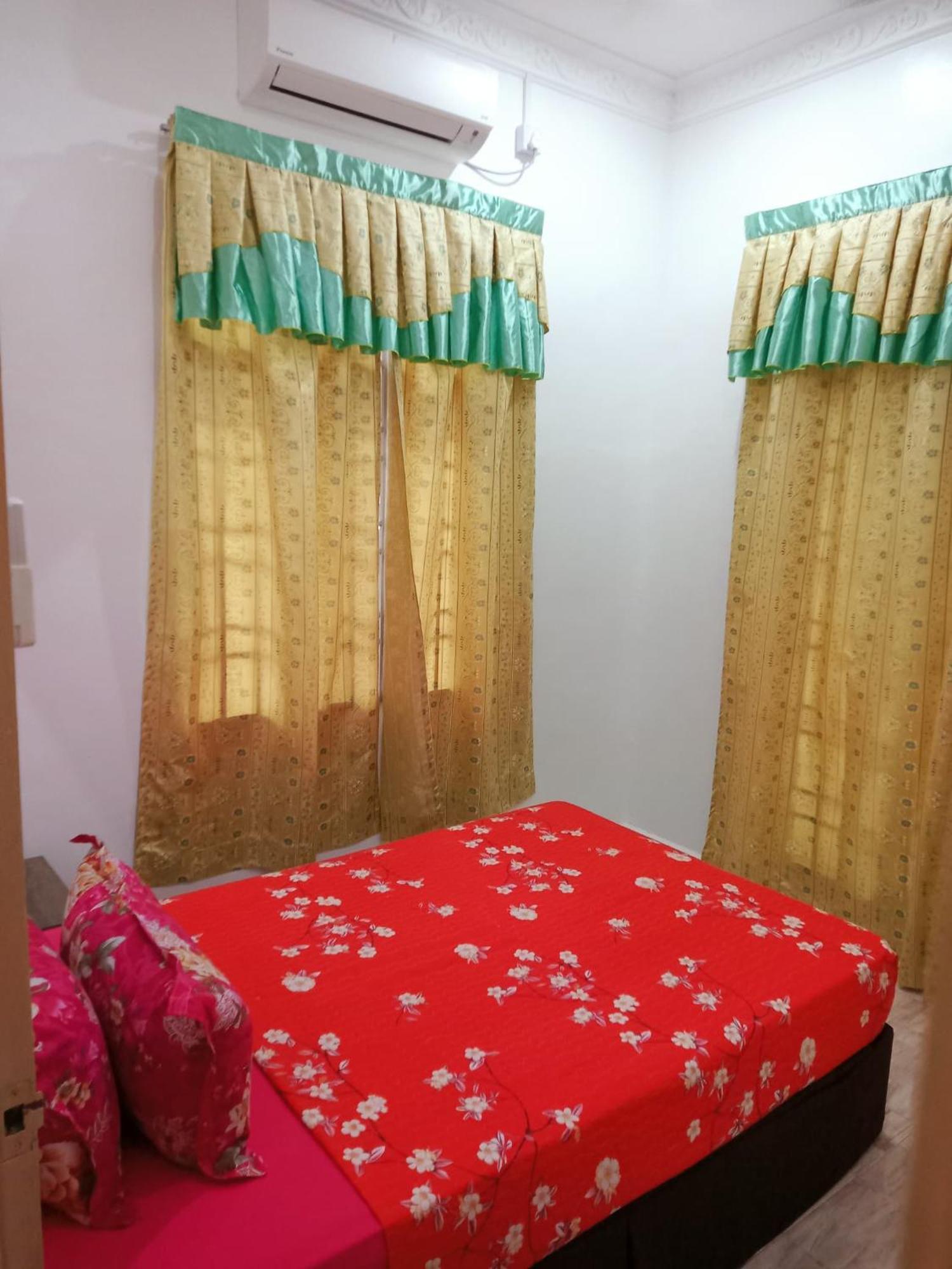 Mawar Camelia Homestay 5 Bedrooms Fully Aircond - Near Airport And Stadium Gong Badak Kuala Terengganu Bagian luar foto